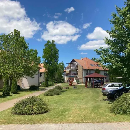 公寓 Beatrix 鲍洛托内瑟德